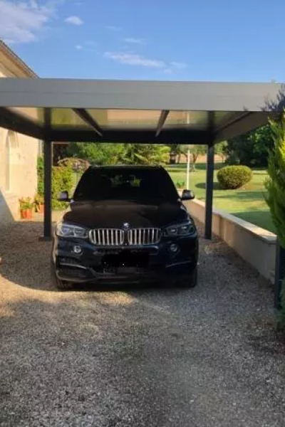 Abritez votre voiture des intempéries sans faire de gros travaux !