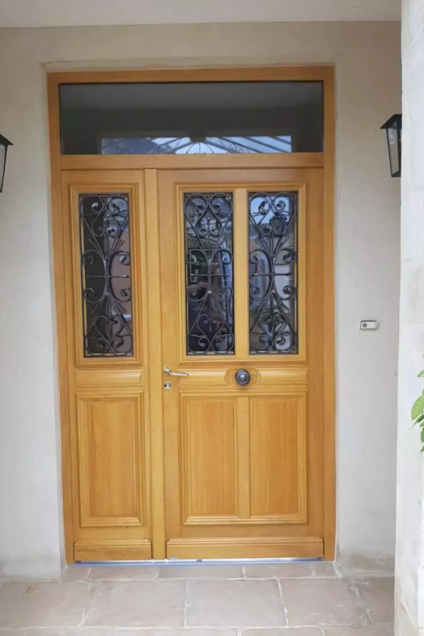 Ajoutez une touche de charme à votre maison, optez pour la porte d’entrée en bois !