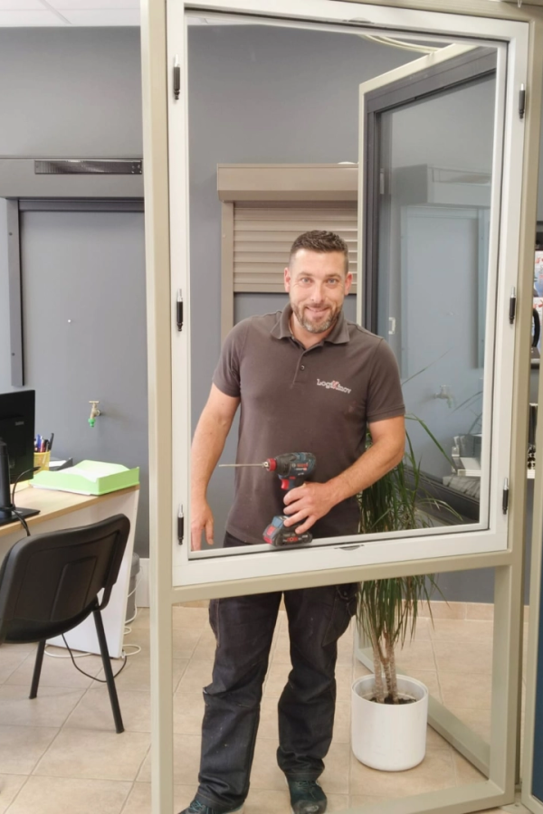 Découvrez le métier de Technicien Menuisier Installateur chez Logikinov