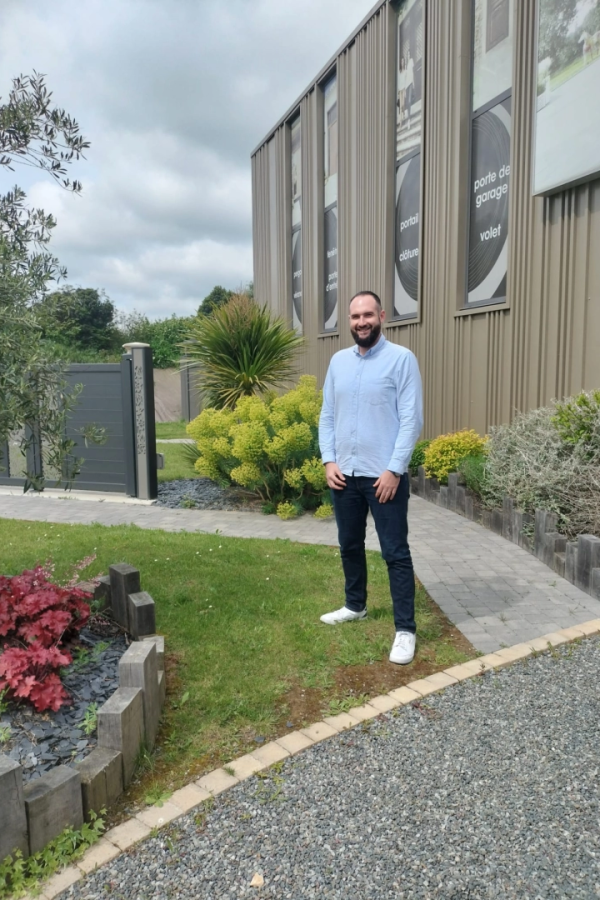 Les collaborateurs Logikinov : Théo, Technicien Conseil en menuiseries extérieures
