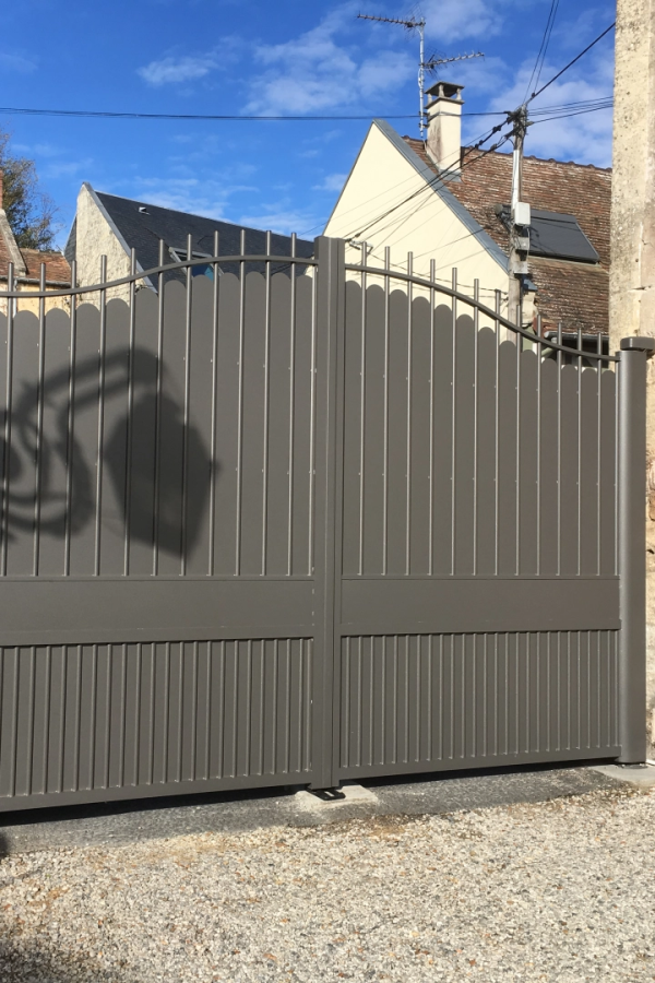 Les produits Logikinov : le portail Pont Aven en aluminium by Kostum