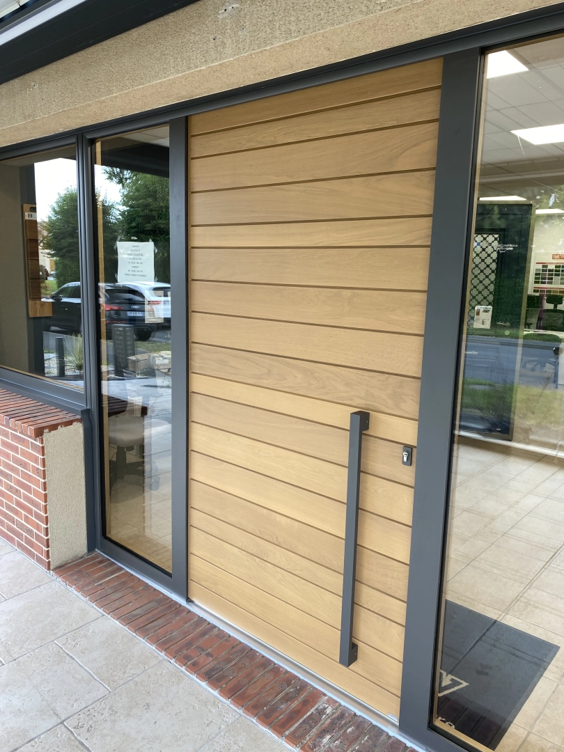 Les atouts de la porte en bois. - Pourquoi vous devriez choisir une porte d’entrée en bois pour votre maison normande ?