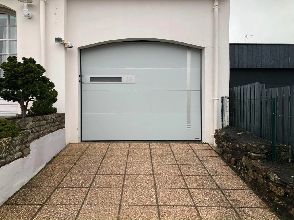 Remplacez votre porte de garage avec Logikinov - Quelles sont les caractéristiques de la porte de garage sectionnelle ?