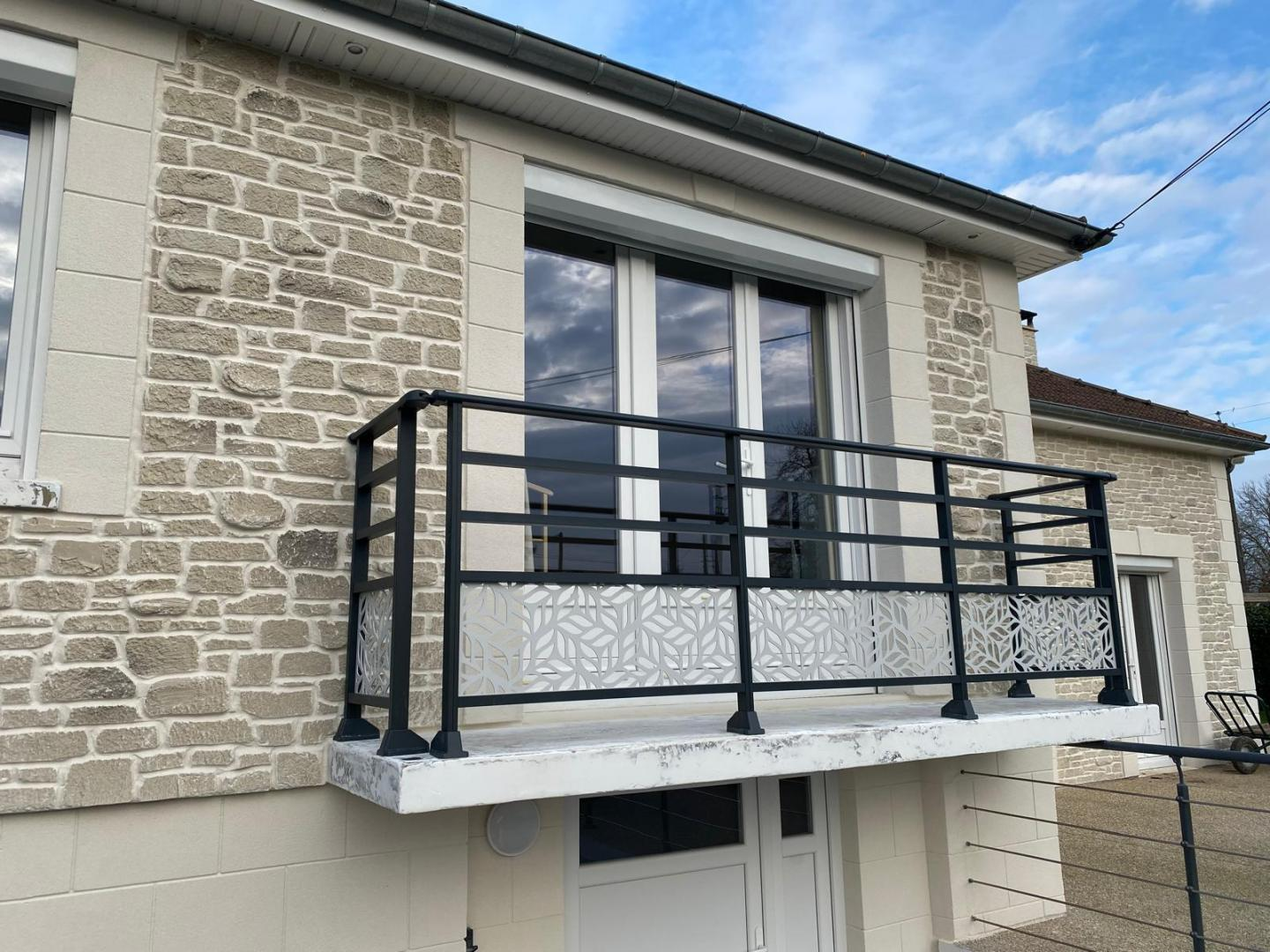 Des garde-corps en aluminium design et résistants en Normandie