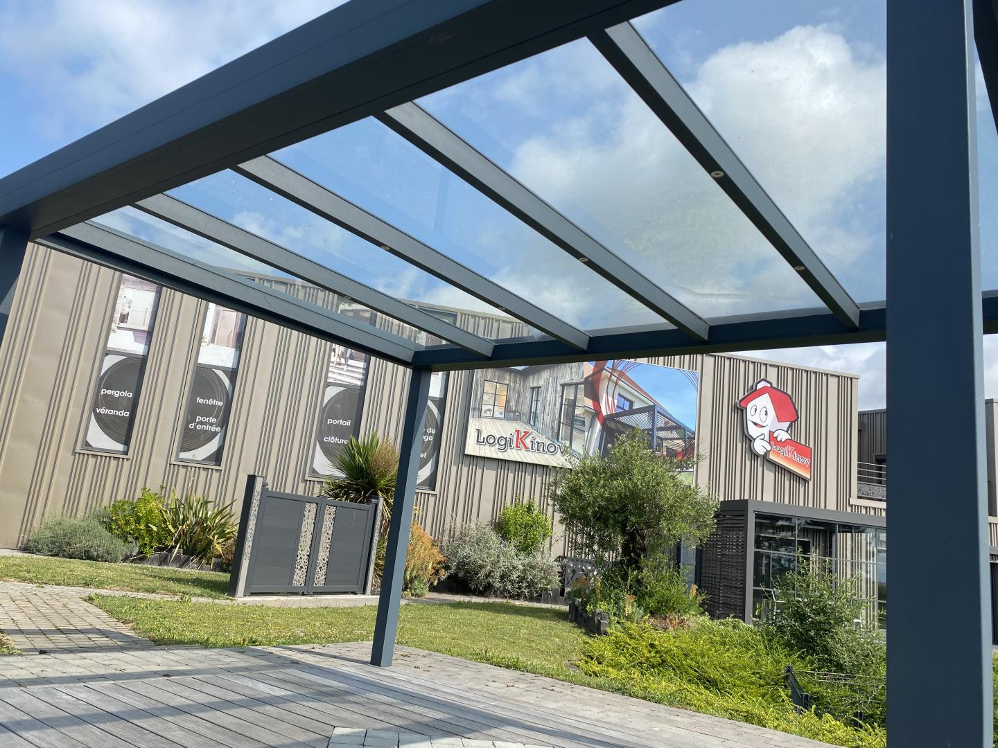 Pergola toiture verre - Installation de pergola alu vitrée