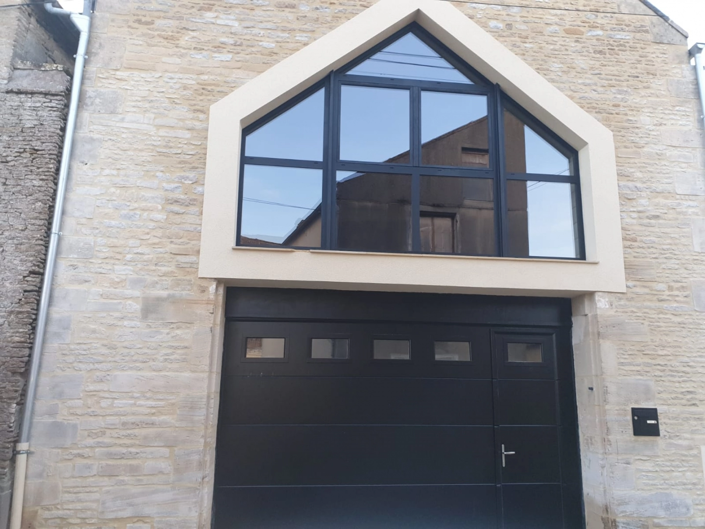 Fenêtre fixe aluminium - L'expertise locale de Logikinov en matière de fenêtre alu fixe