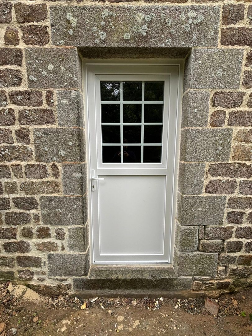 Porte PVC - Les usages et applications des portes d’entrée PVC Logikinov en Normandie