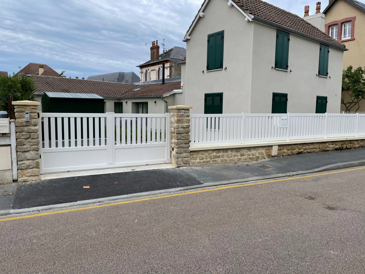 Portail coulissant PVC
