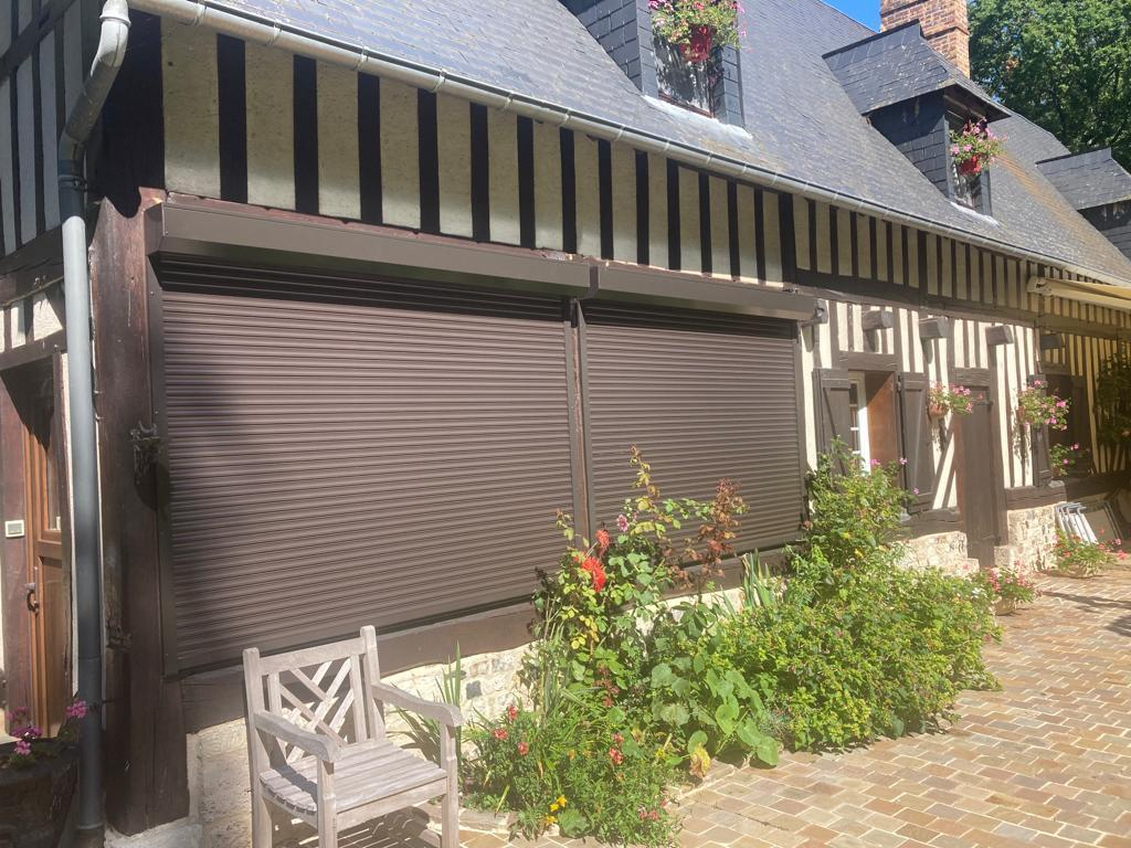 Sécurité renforcée : protection optimale avec des volets roulants robustes en Normandie