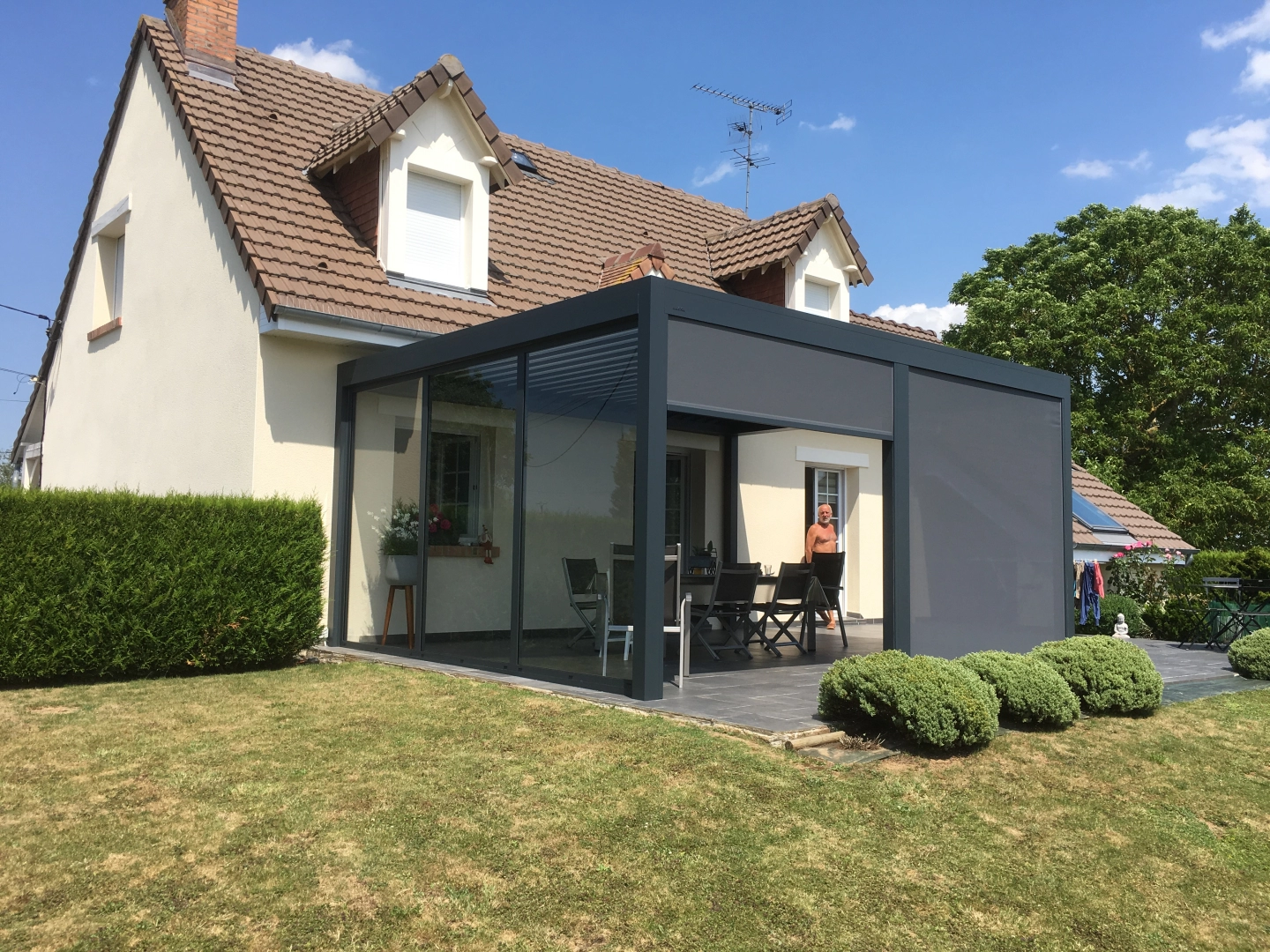Pergola toiture verre - Une pergola vitrée