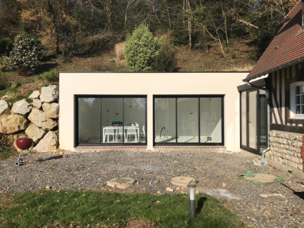 Construction d’une véranda avec pose de baies vitrées par l’agence d’Équemauville - Honfleur - Calvados