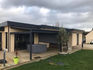 Pose d'une pergola double près de Falaise avec screen Zip et LED sous poutres