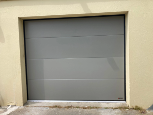 porte de garage en aluminium