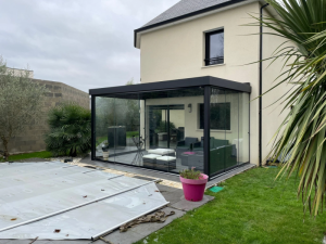 pergola à toit plat vitrée
