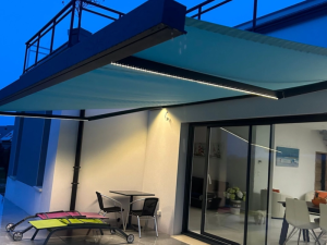 Store banne avec LEDs intégrés aux bras en Normandie