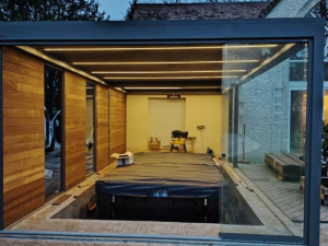 Photo : Création d’une pergola bioclimatique à Caen !