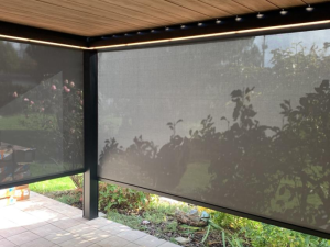 Pose d'une pergola bioclimatique à lames orientables, Lisieux