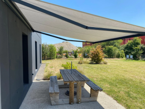 Photo : Installation d’un store banne Brustor en Seine-Maritime