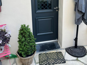 Mise en place d'une porte d'entrée Bel'M en aluminium à Honfleur