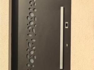 Porte design en aluminium avec ouverture à empreinte digitale