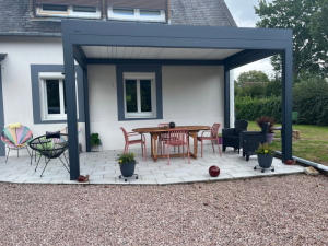Installation d'une pergola bioclimatique en Normandie