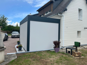 Pergola bioclimatique fermée