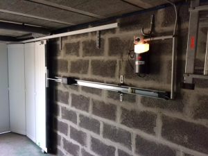 Installation d'une porte de garage latérale avec ouverture piéton à Caen