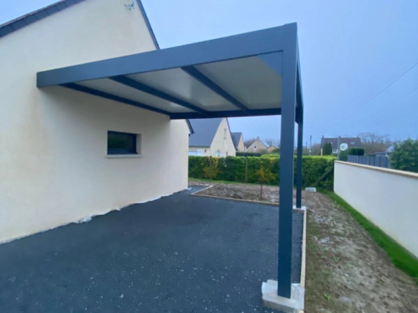 Installation d’un carport Aluloge, près de Bayeux, Normandie