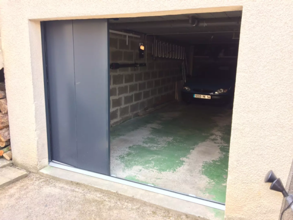 Installation d'une porte de garage latérale à Caen