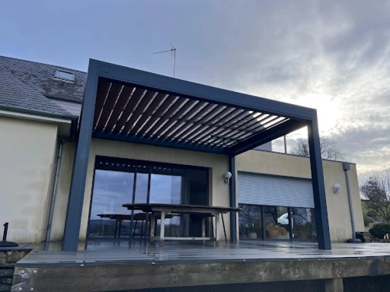 Installation de pergola bioclimatique B200XL à Vire par Logikinov