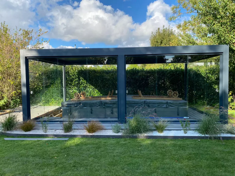 Pergola bioclimatique à lames orientables avec terrasse composite à Honfleur - Caen - Calvados