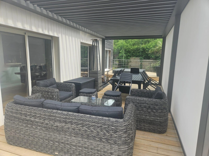 Pose d’une pergola bioclimatique - Honfleur - Calvados