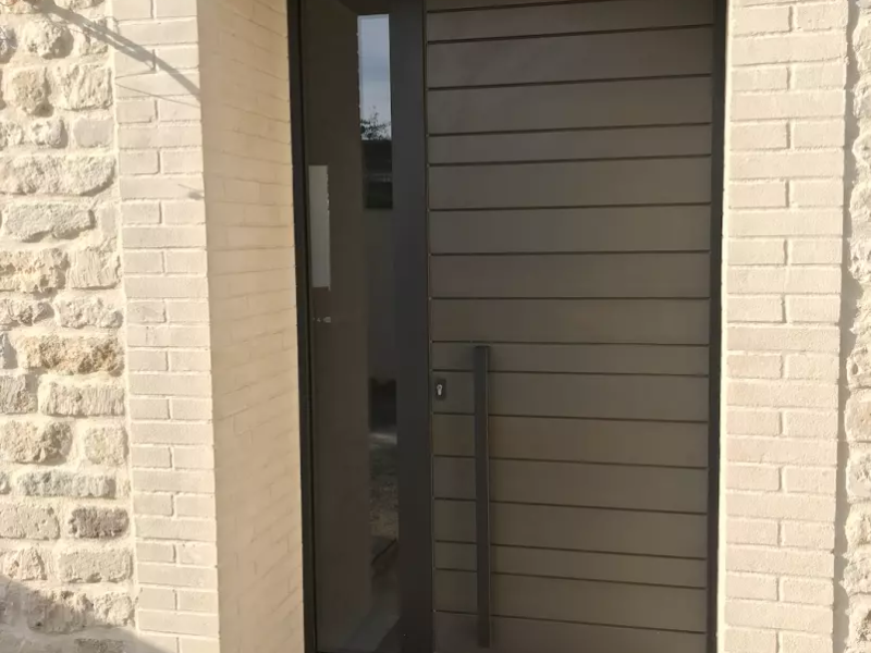 Pose d'une porte d'entrée en bois Cyme à Caen