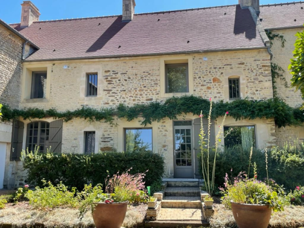 Pose de fenêtres by Minco sur une charmante maison en pierre - Caen - Calvados