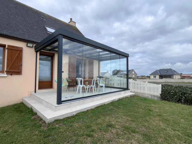 Réalisation d’une pergola Brustor à Sainte-Mère-Église, dans la Manche - Cherbourg - Manche