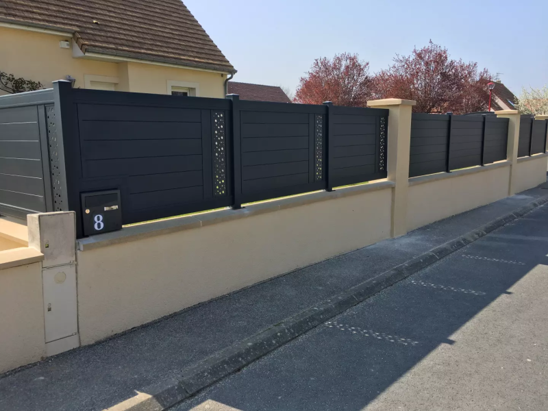 Rénovation d'une clôture pleine sur muret en maçonnerie à Caen